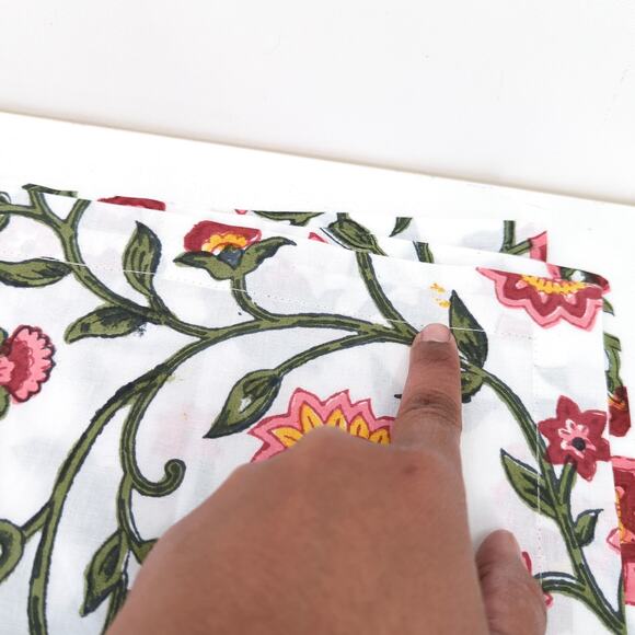 Pottery Barn Block Print Cotton Napkins White Pink Floral Linen 20 x 20 Set FLAW - Picture 6 of 6